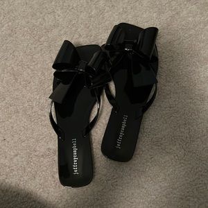 Brand new plastic bow thong sandals. Size 7